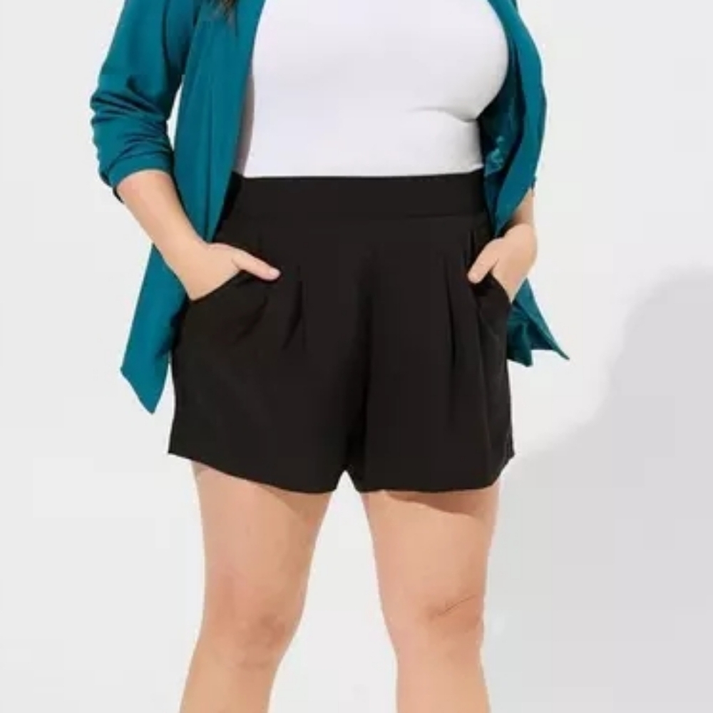NWT Torrid 3.5 Inch Challis Short- Size 3x